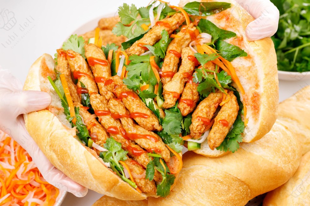 9 quán bánh mì chả cá Nha Trang ngon, dậy hương vị biển khơi